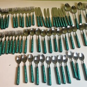 64 Piece Flatware Oneida Christmas Green Garland Stainless Service